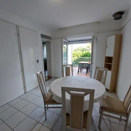 아파트 Apartment Albert *